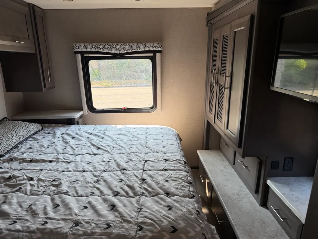 2023 Thor Motor Coach Magnitude RS36, Photos photo 15