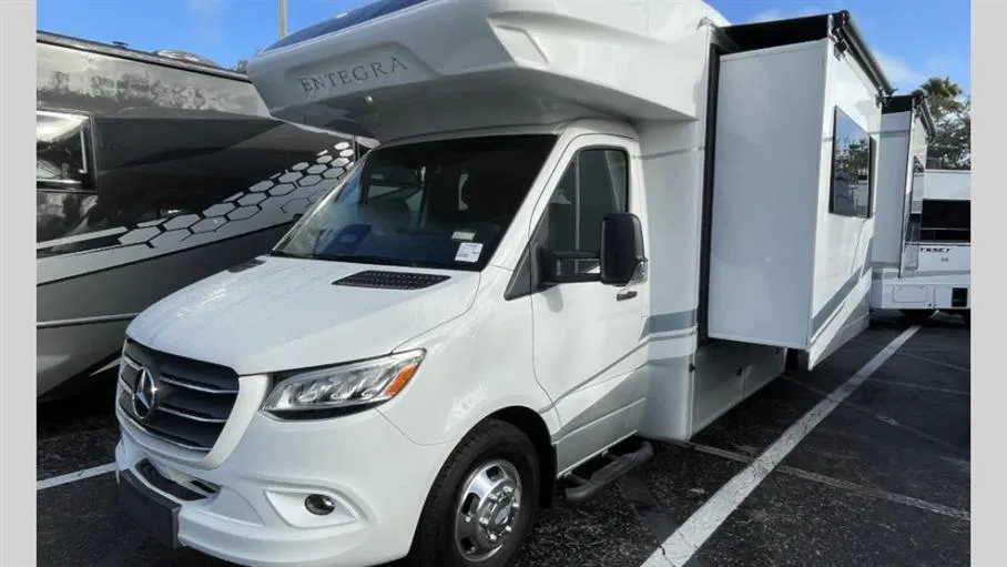 2026 Entegra Coach Qwest 25L - Photo 4