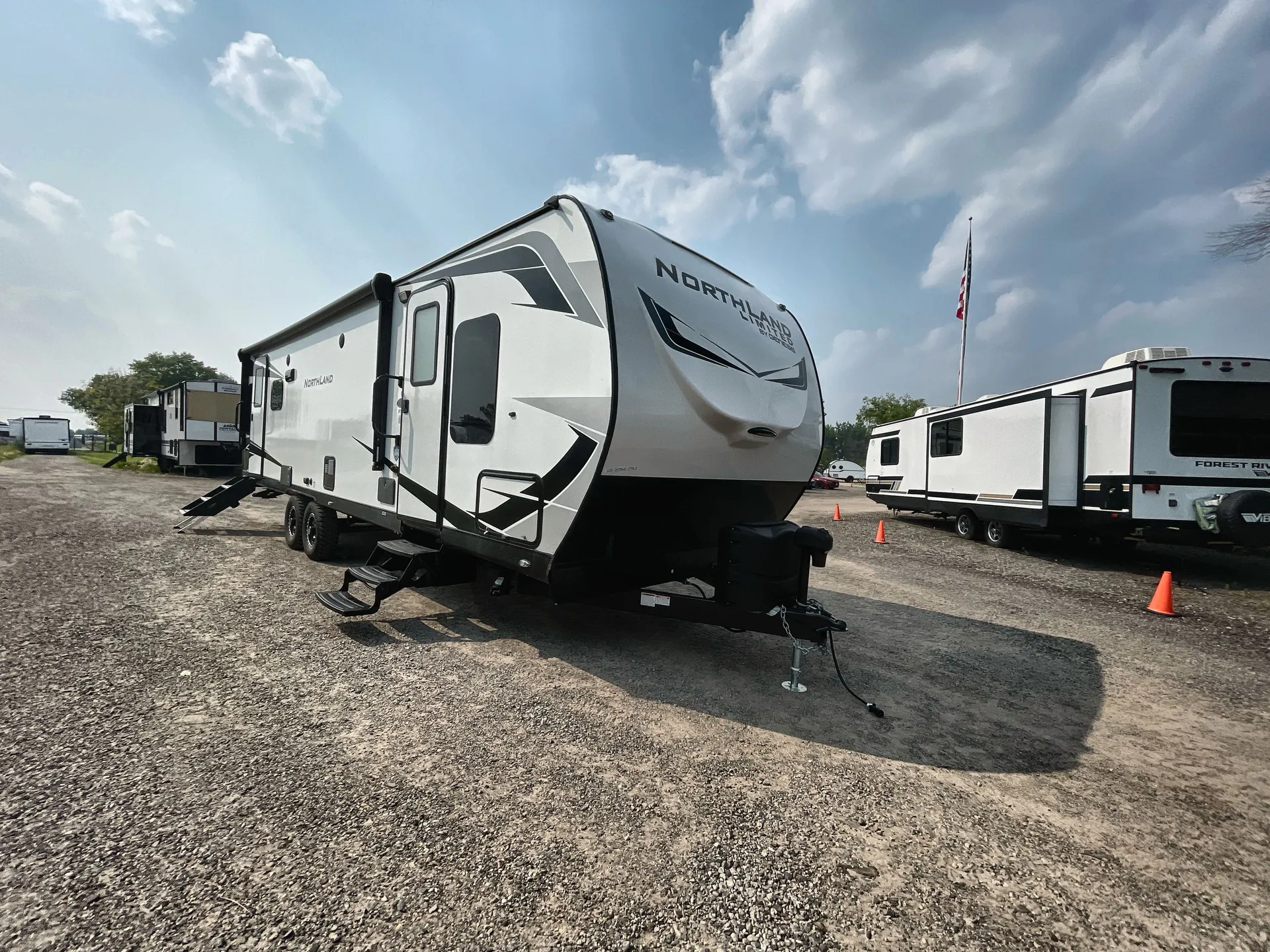 2023 Genesis Supreme Northland 27RLS - Photo 2