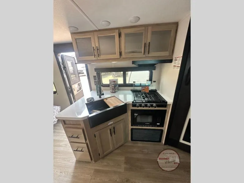 2027 Forest River RV Cherokee Grey Wolf Black Label 21ABBL - Photo 2