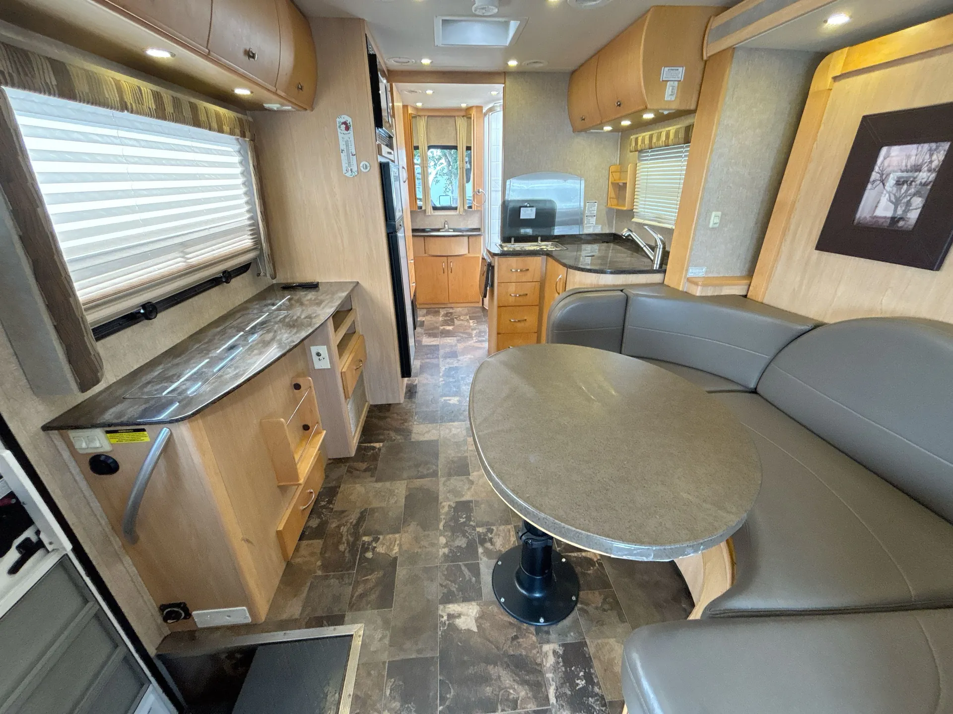 2012 Leisure Travel Unity U24MB — living area main