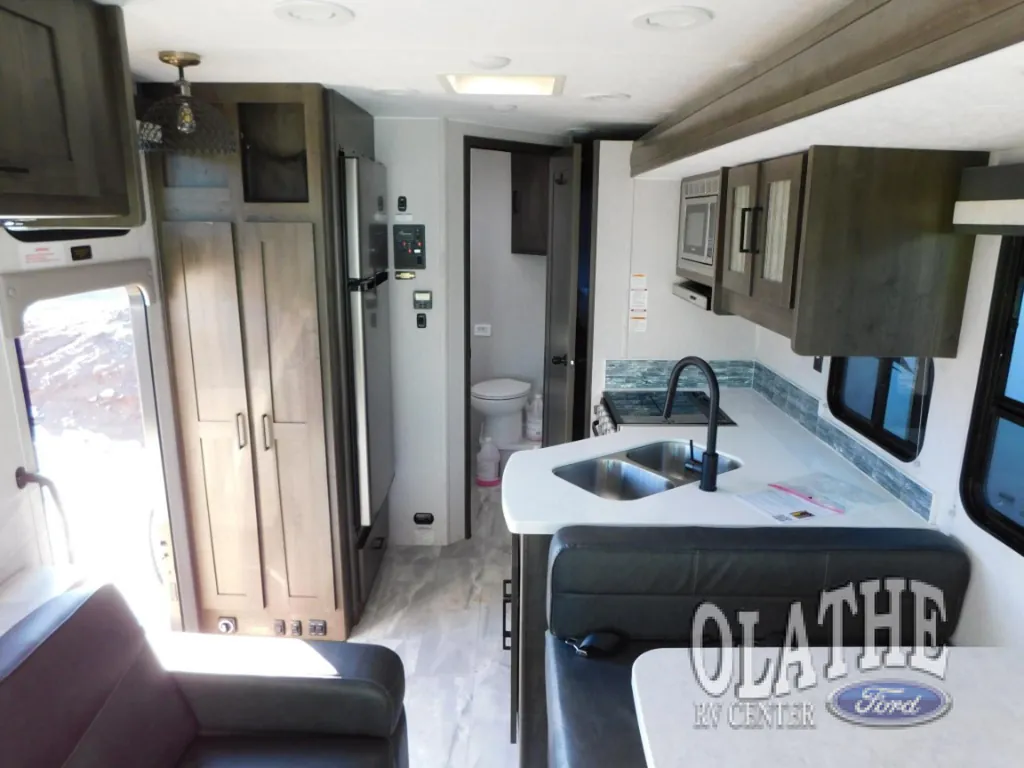 2024 Coachmen Pursuit 31BH, Photos photo 3