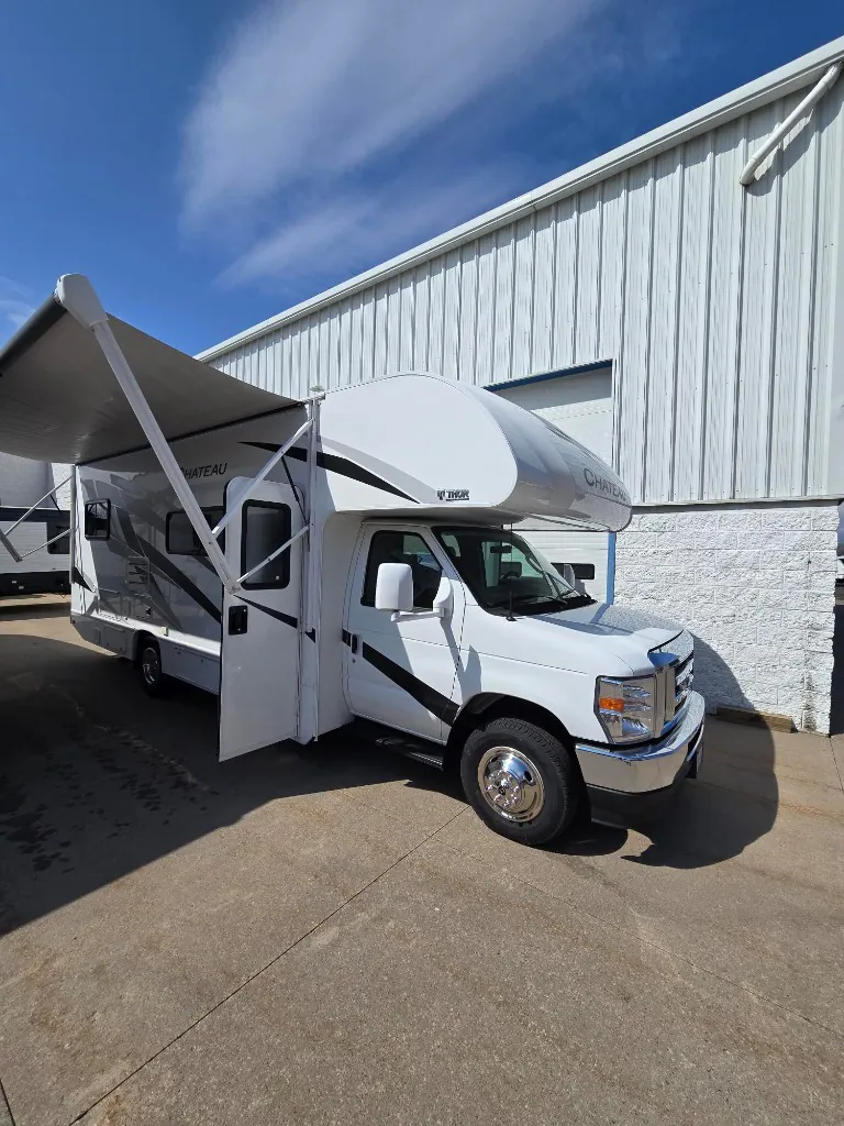 2024 Thor Motor Coach Chateau 26X - Photo 2