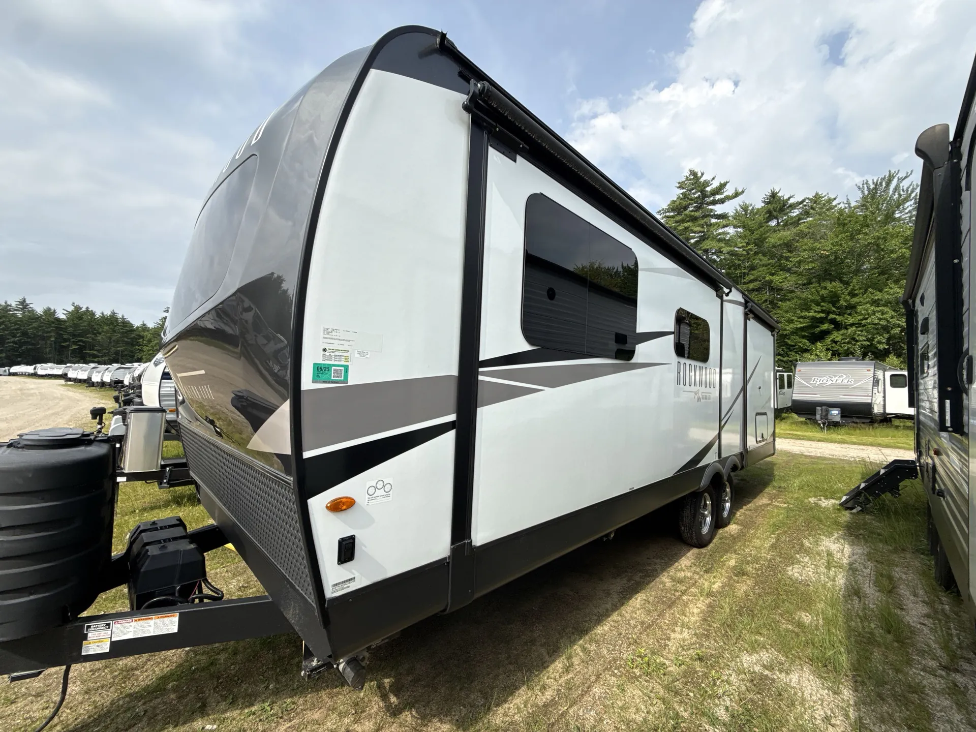 2024 Forest River Rockwood Ultra Lite 2608BS — off campside