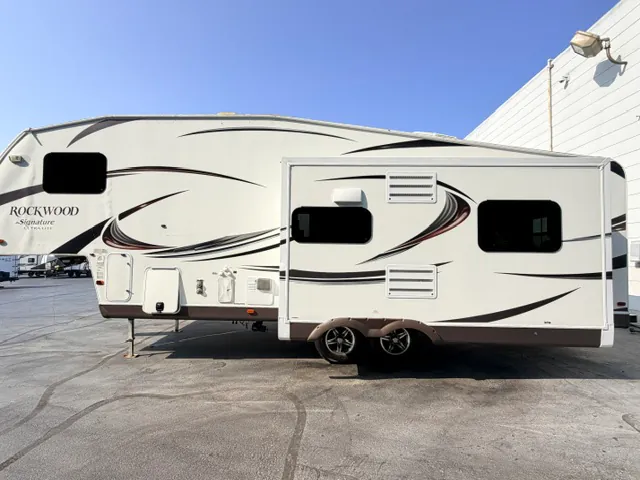2015 Forest River Rockwood Signature Ultra Lite 8289WS - Photo 4