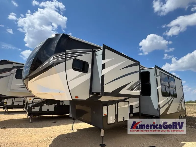 2019 Heartland Cyclone 4270 - Photo 3