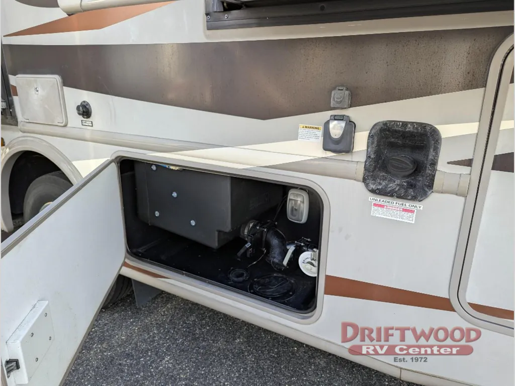 2016 Thor Motor Coach Hurricane 31S, Photos photo 5