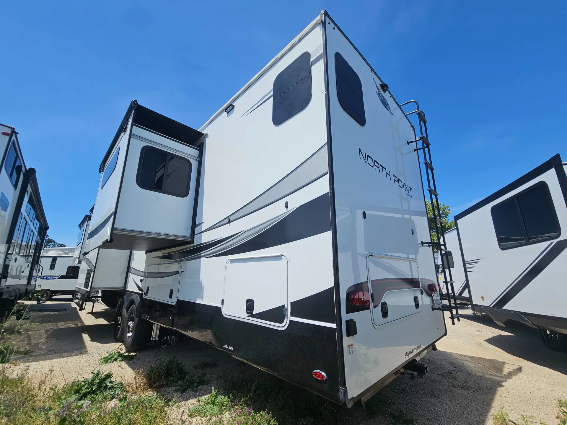 2022 Jayco North Point 382FLRB - Photo 3