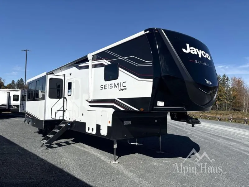 2026 Jayco Seismic 395 - Photo 2