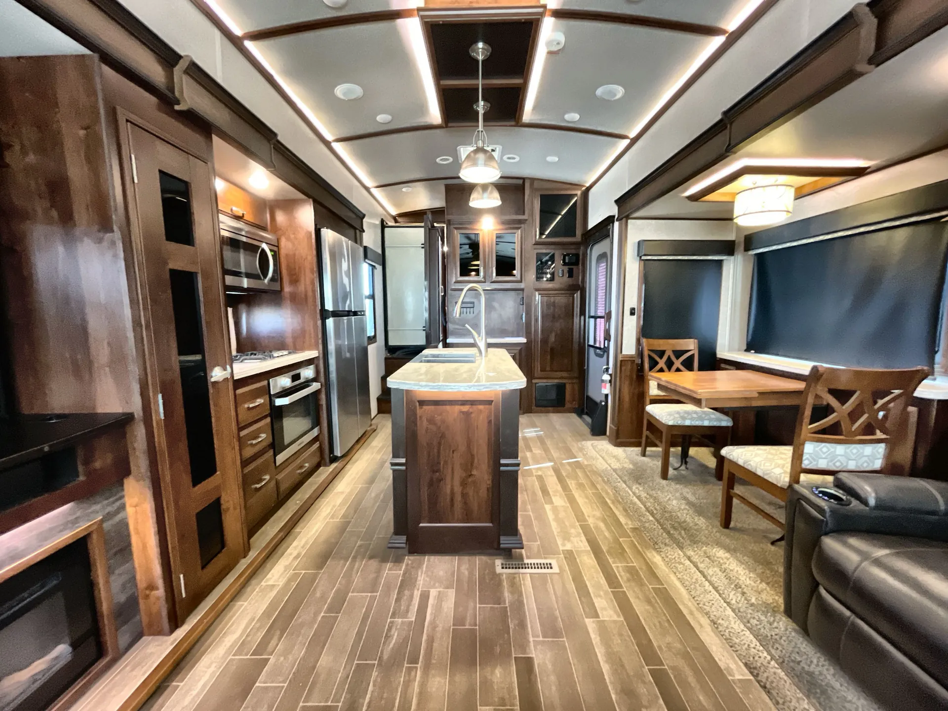 2019 Jayco Pinnacle 36SSWS — living area main