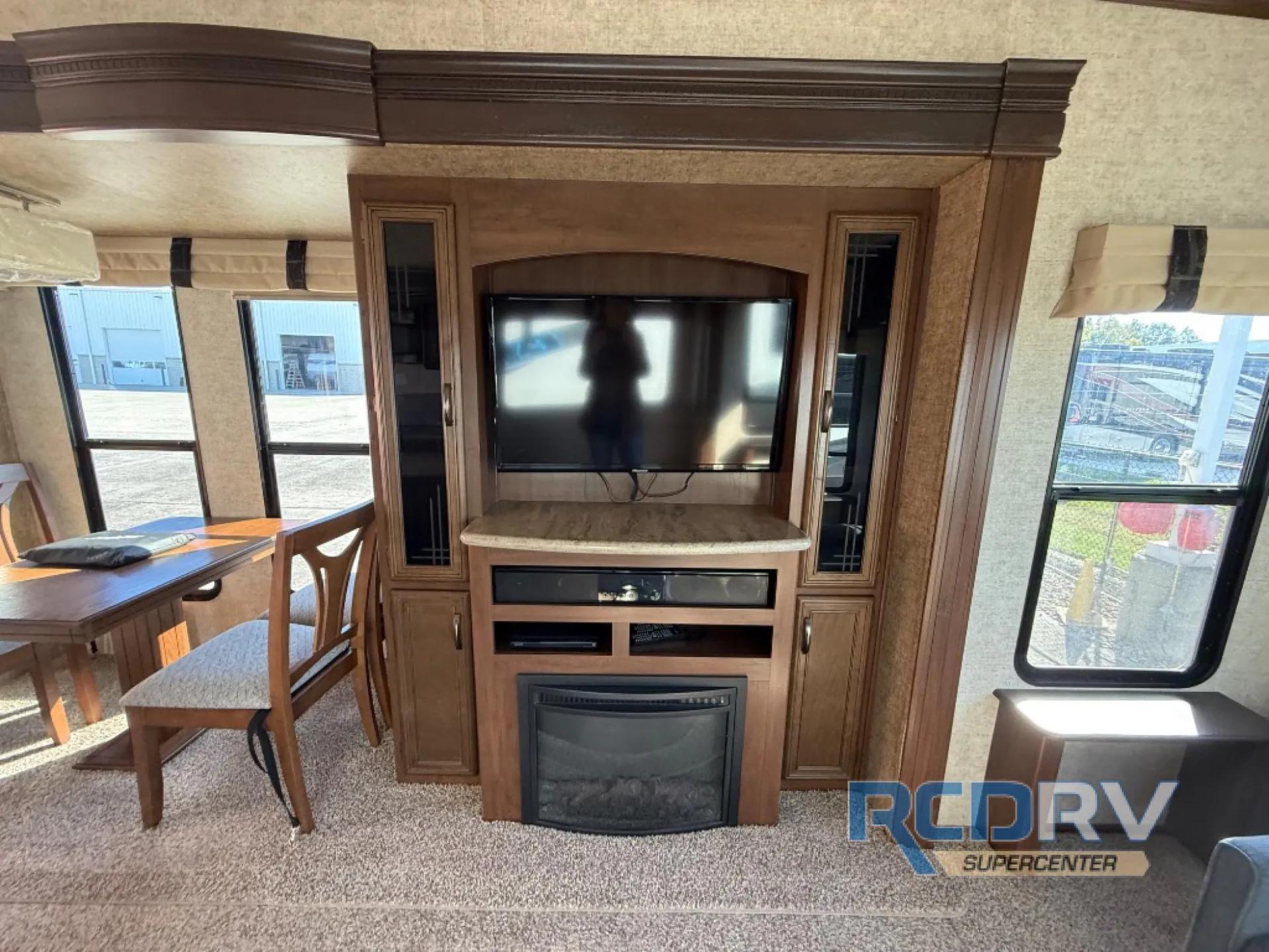 2016 Forest River Sandpiper 35ROK — Photo 6