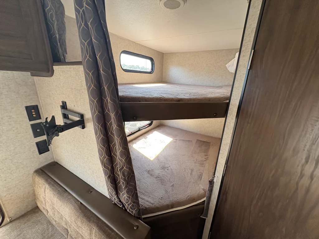 2019 Forest River Cherokee Grey Wolf 26DJSE, Photos photo 25
