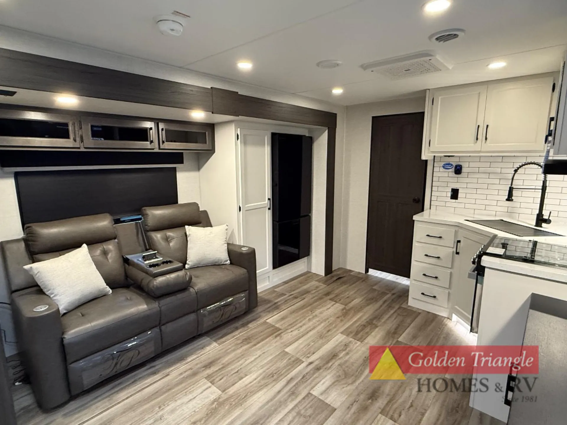 2026 Venture RV SportTrek Touring Edition STT302VRB - Photo 4