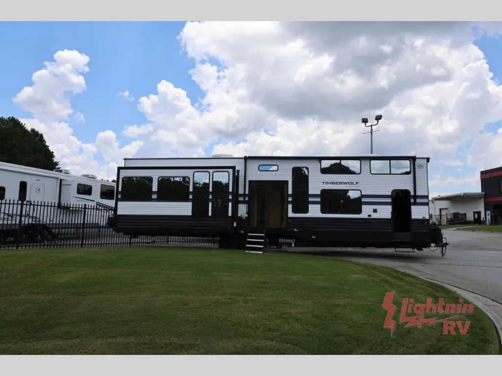 2027 Forest River Cherokee Timberwolf 39JM, Photos photo 4