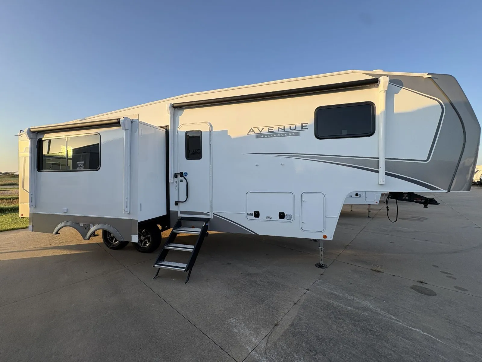 2026 Alliance RV Avenue All-Access 30BH - Photo 2