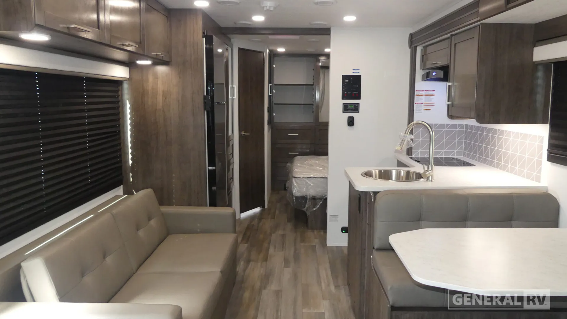 2026 Entegra Coach Vision SE 27ASE - Photo 3