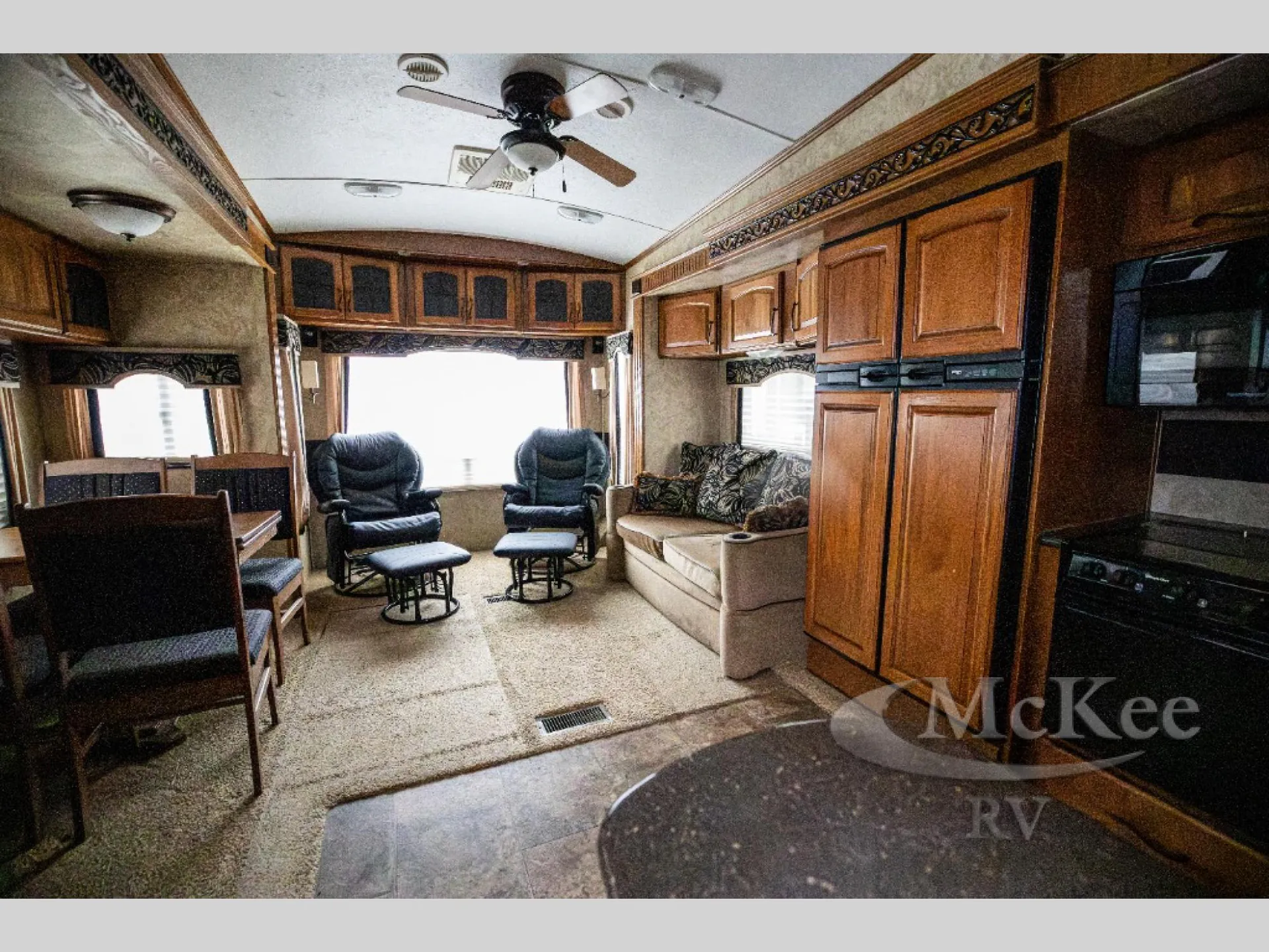 2011 Keystone Montana 3100RL - Photo 3