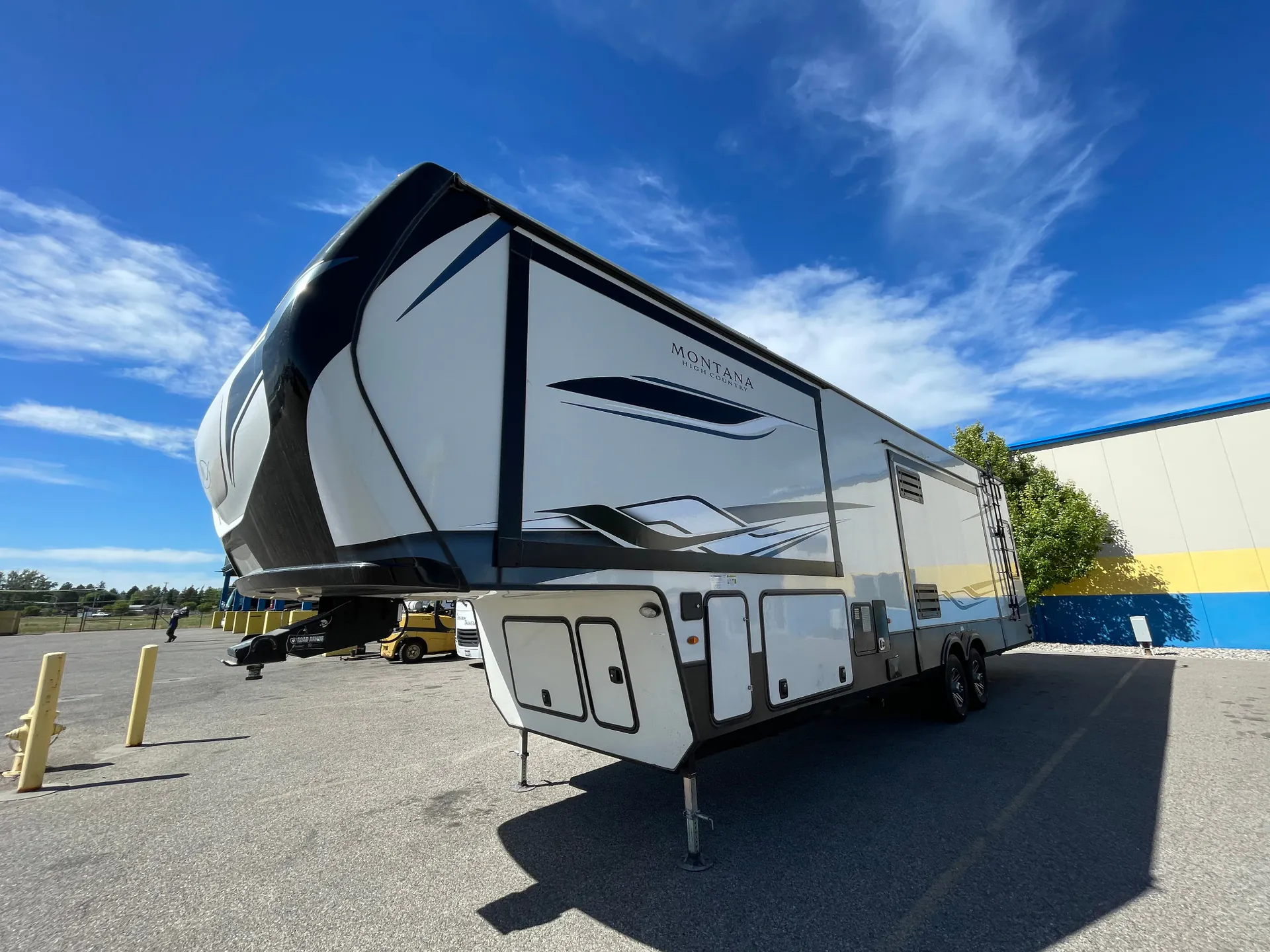 2023 Keystone Montana High Country 335BH - Photo 3