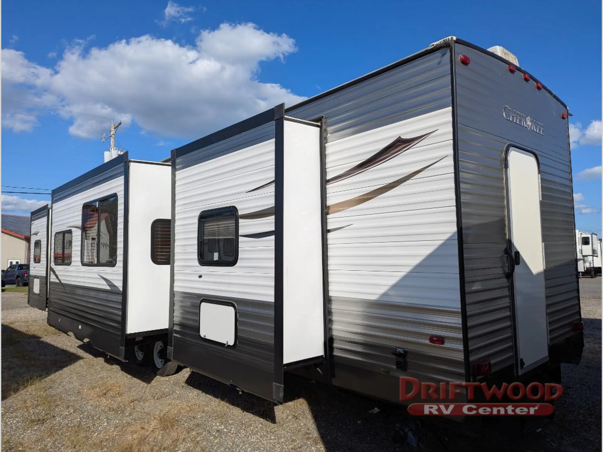 2015 Forest River Cherokee 39Q2 - Photo 4
