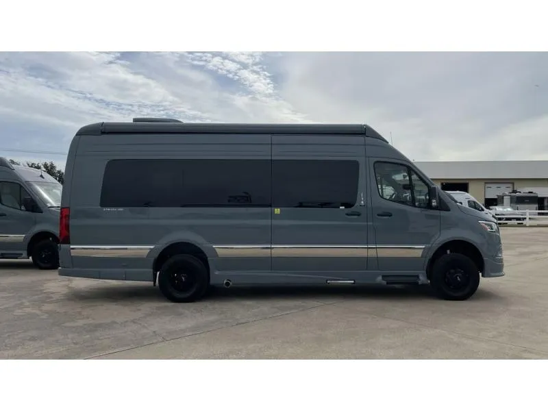 2027 Grech RV Strada-ion AWD New    AWD LOUNGE-ION - Photo 4