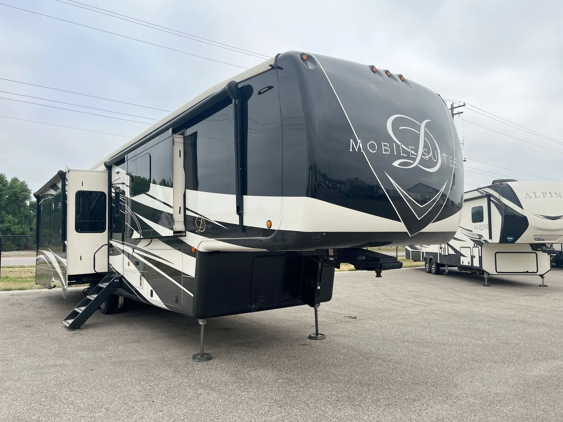 2021 DRV Mobile Suites 41RKDB - Photo 2