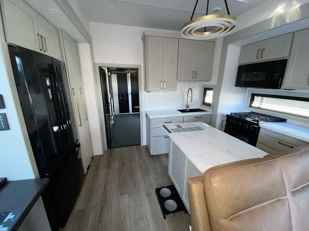 2026 Brinkley Model G 3950, Photos photo 16
