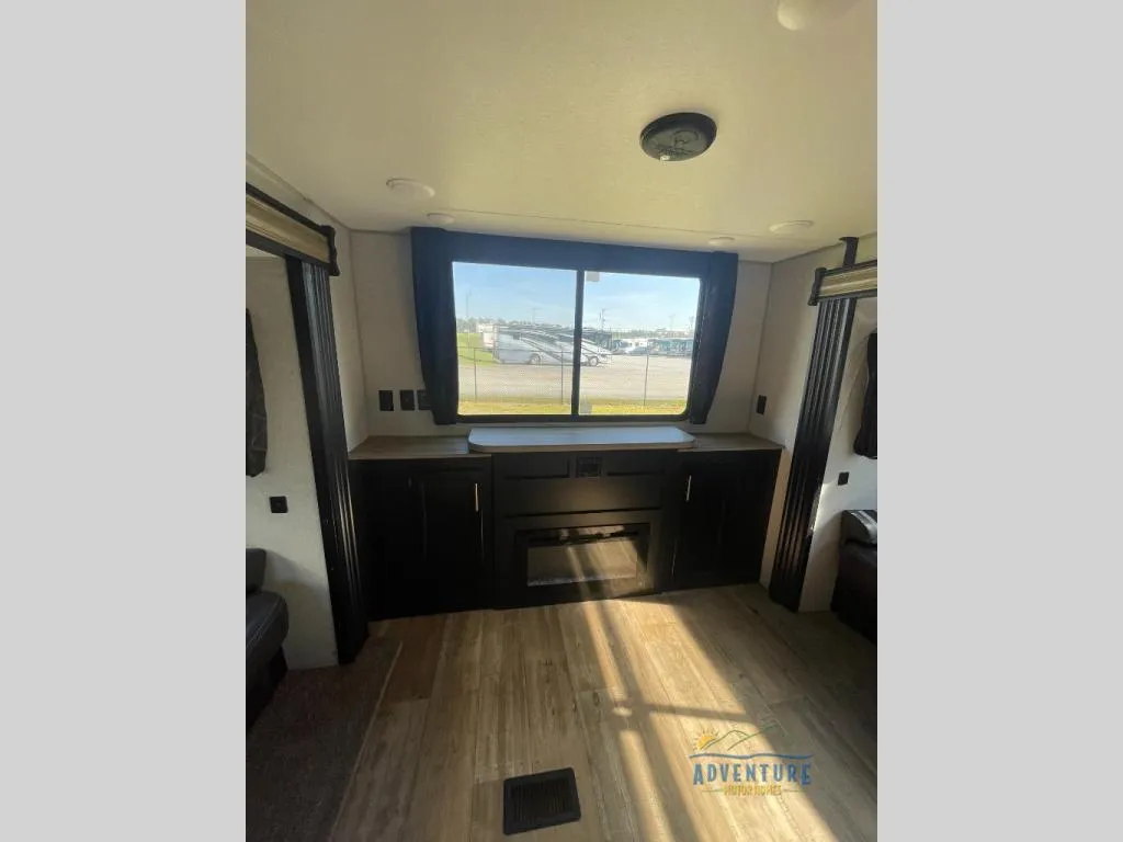 2022 Forest River Cherokee 306MM - Photo 4