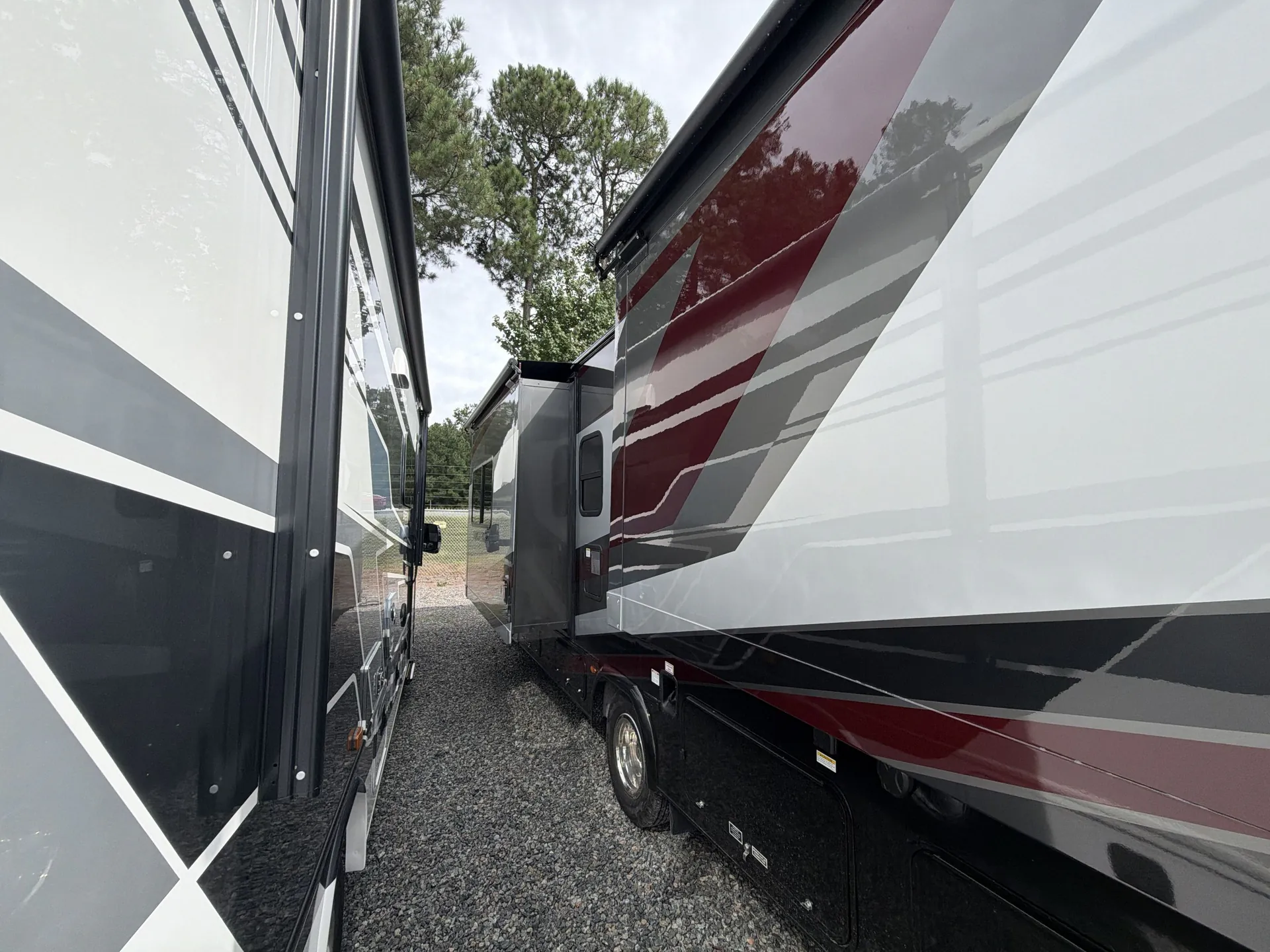 2027 Forest River Sunseeker 2860DS — off campside