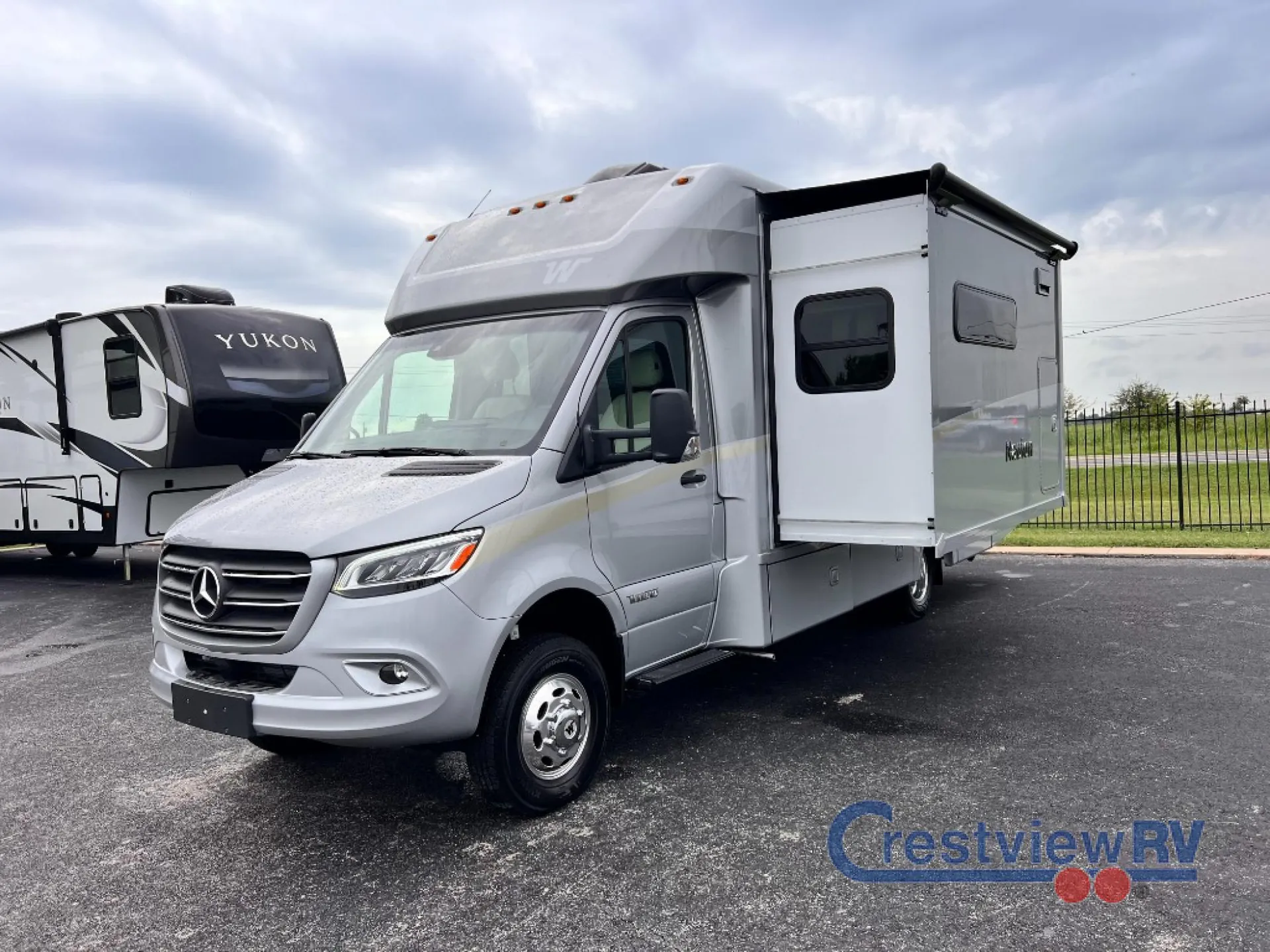 2025 Winnebago Navion 24T AWD - Photo 4