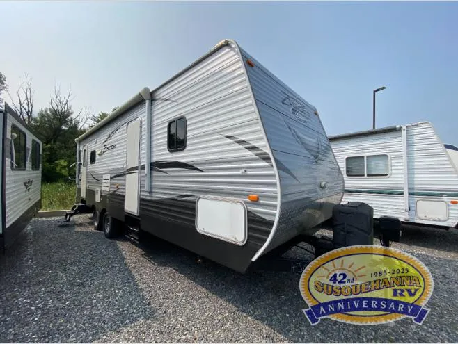 2017 CrossRoads Zinger 27RL - Photo 2