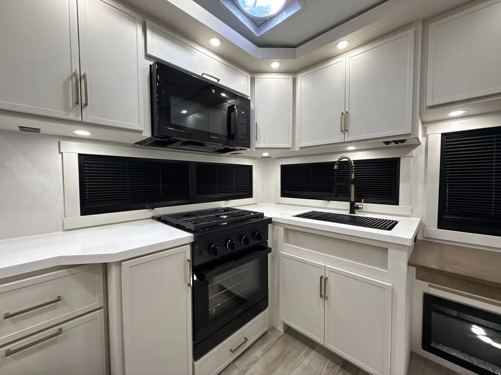 2027 Brinkley Model Z 2680, Photos photo 14