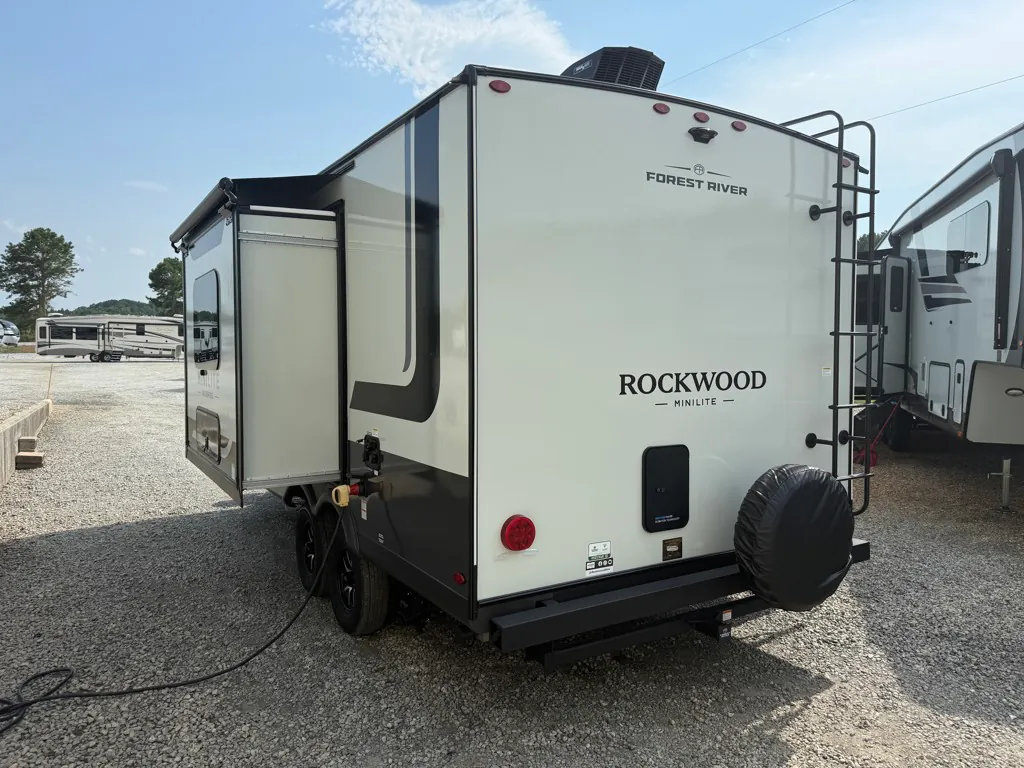 2027 Forest River Rockwood Mini Lite 2109S - Photo 4