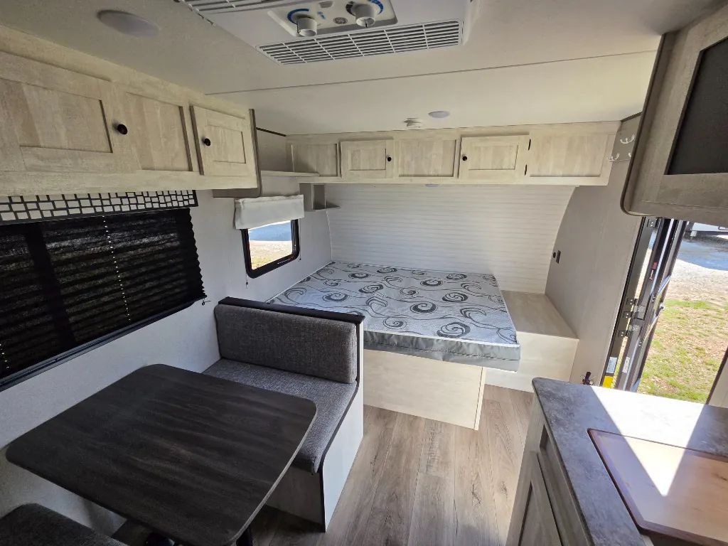 2024 Shasta Compact 18BH - Photo 3