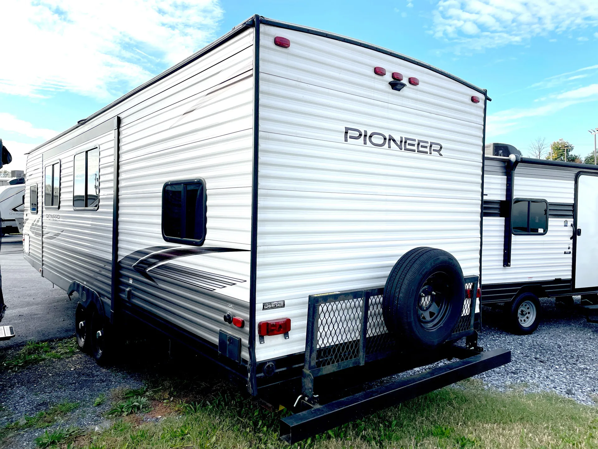 2020 Heartland Pioneer BH305 — off campside