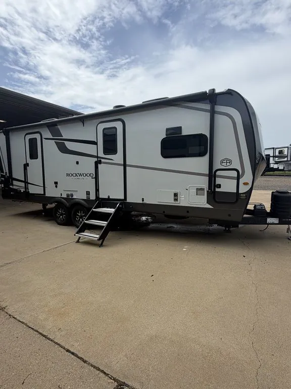 2027 Forest River Rockwood Ultra Lite 2608BS - Photo 4