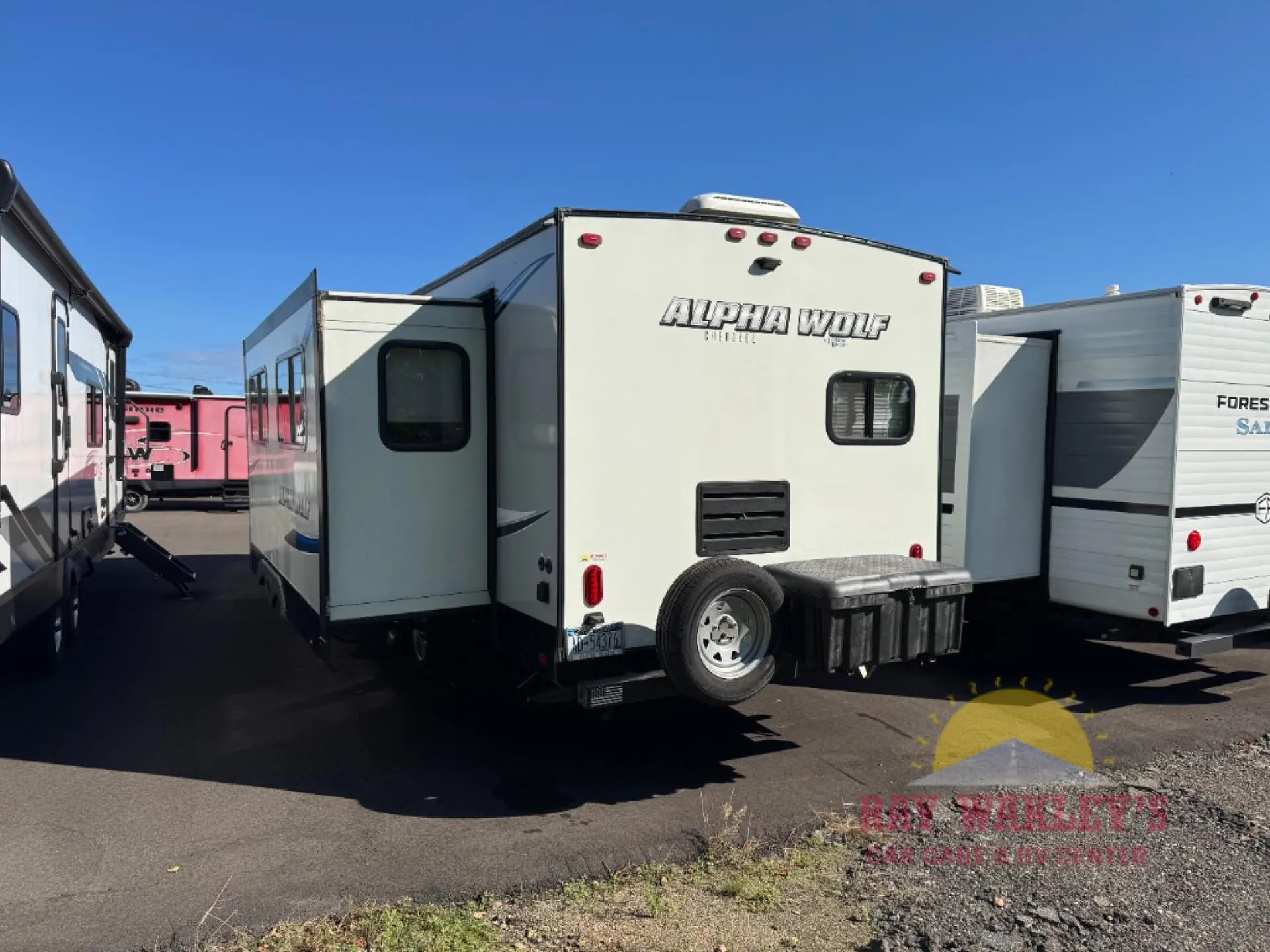 2019 Forest River Cherokee Alpha Wolf 27RK-L — Photo 7