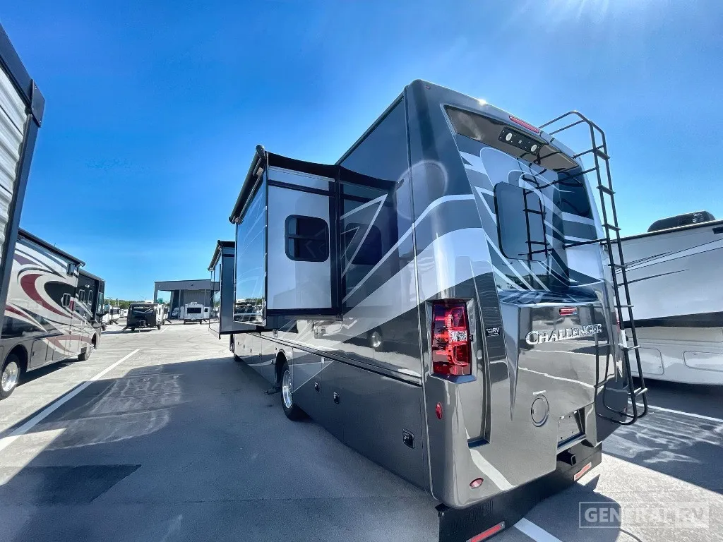 2023 Thor Motor Coach Challenger 37FH - Photo 4