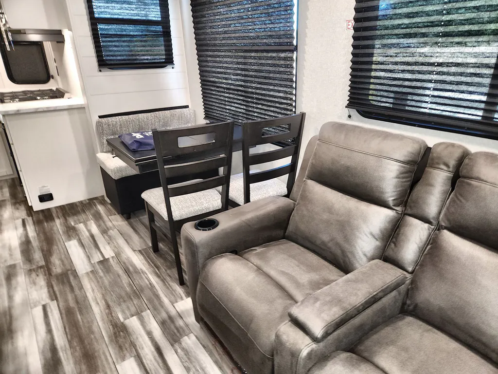 2026 Jayco Jay Flight Bungalow 404LOFT DS, Photos photo 4