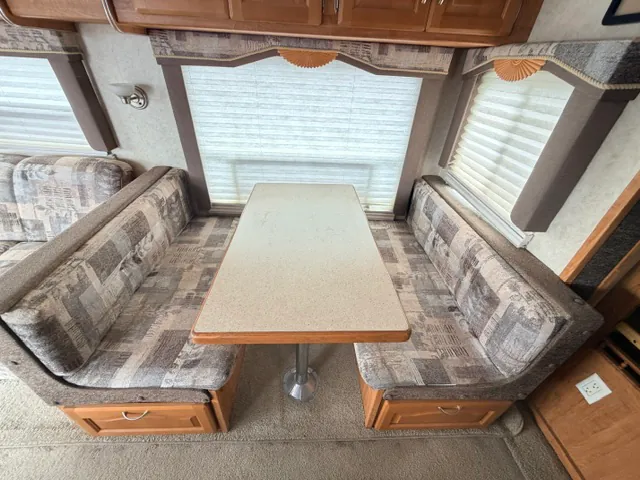 2005 Forest River Wildcat 27RL, Photos photo 12