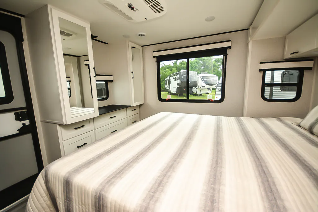 2025 Jayco Jay Feather 26FK, Photos photo 16