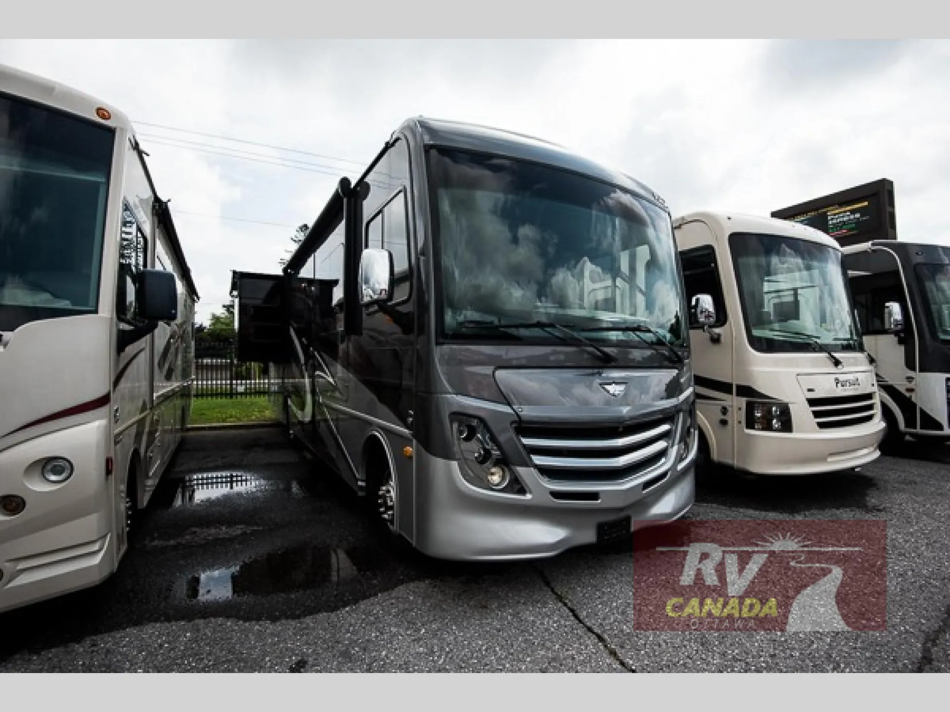 2024 Fleetwood Flex 32S - Photo 2