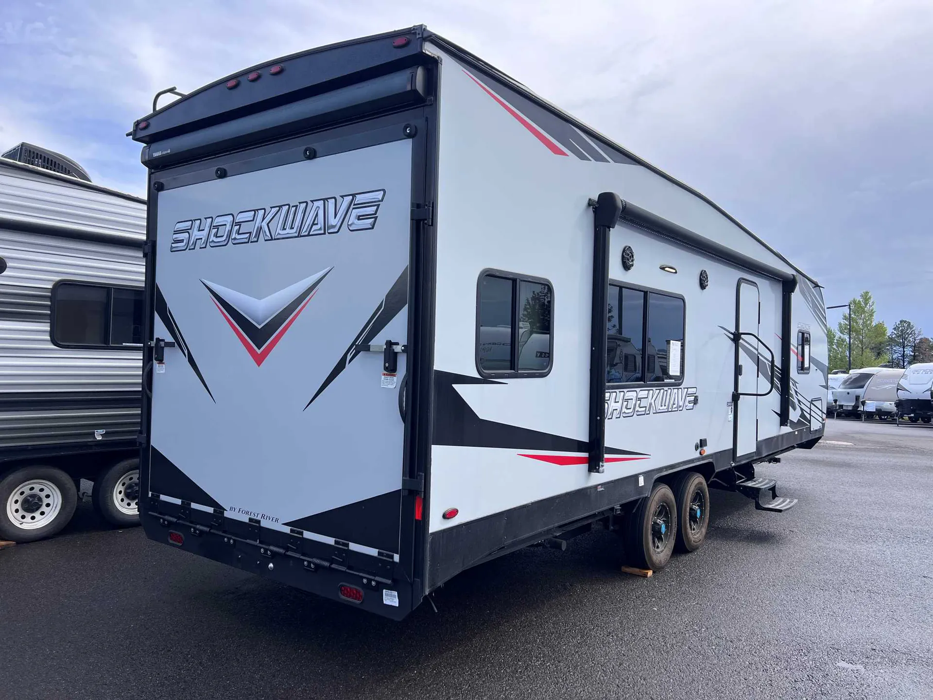 2022 Forest River Shockwave 27RQGMX - Photo 4