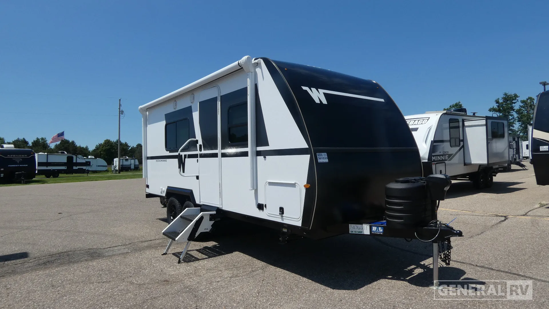 2027 Winnebago Micro Minnie 2000TRB - Photo 2
