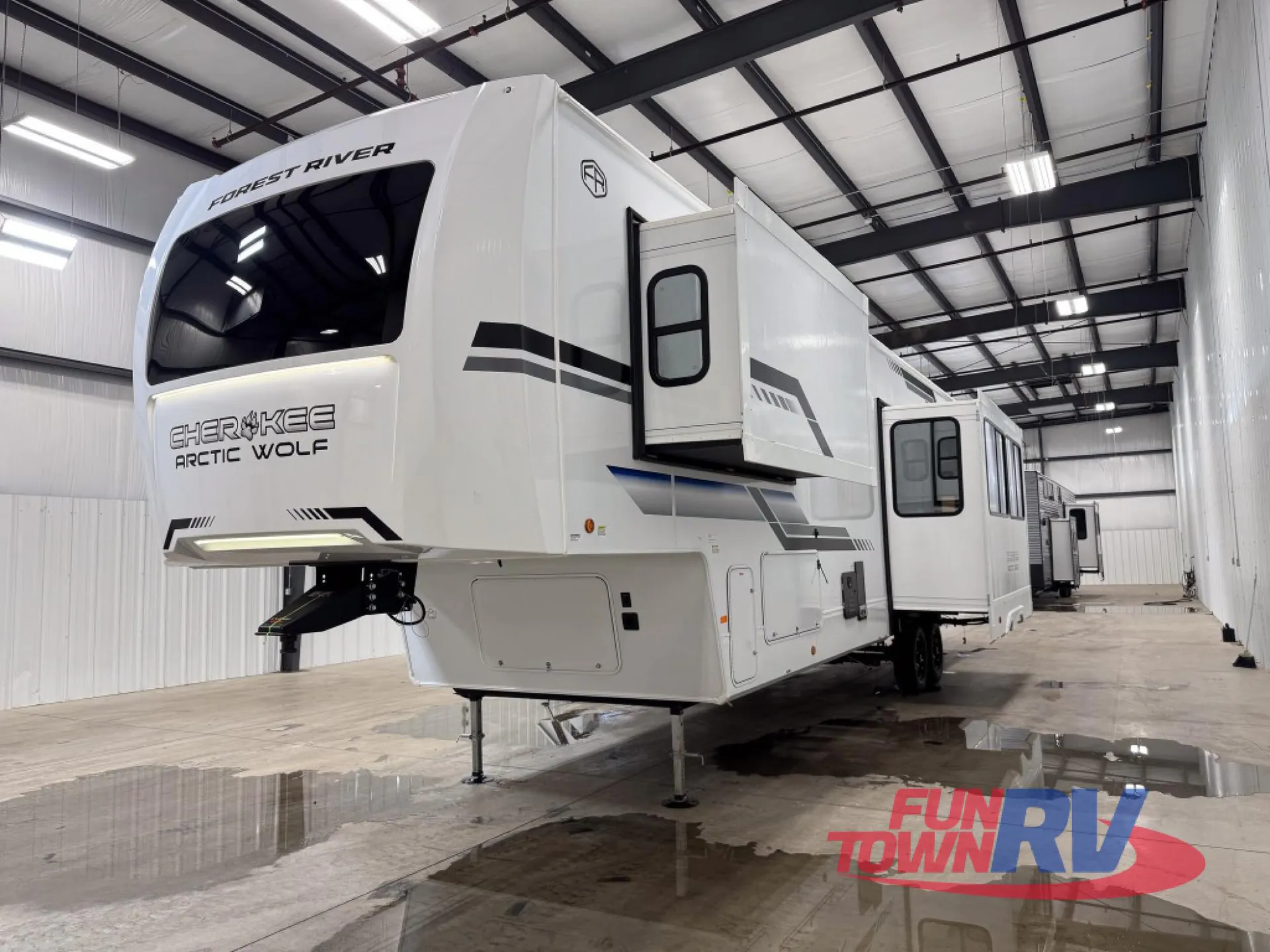 2026 Forest River Cherokee Arctic Wolf 3750SUITE - Photo 4