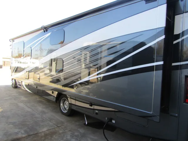 2019 Thor Motor Coach Magnitude BB35 - Photo 4