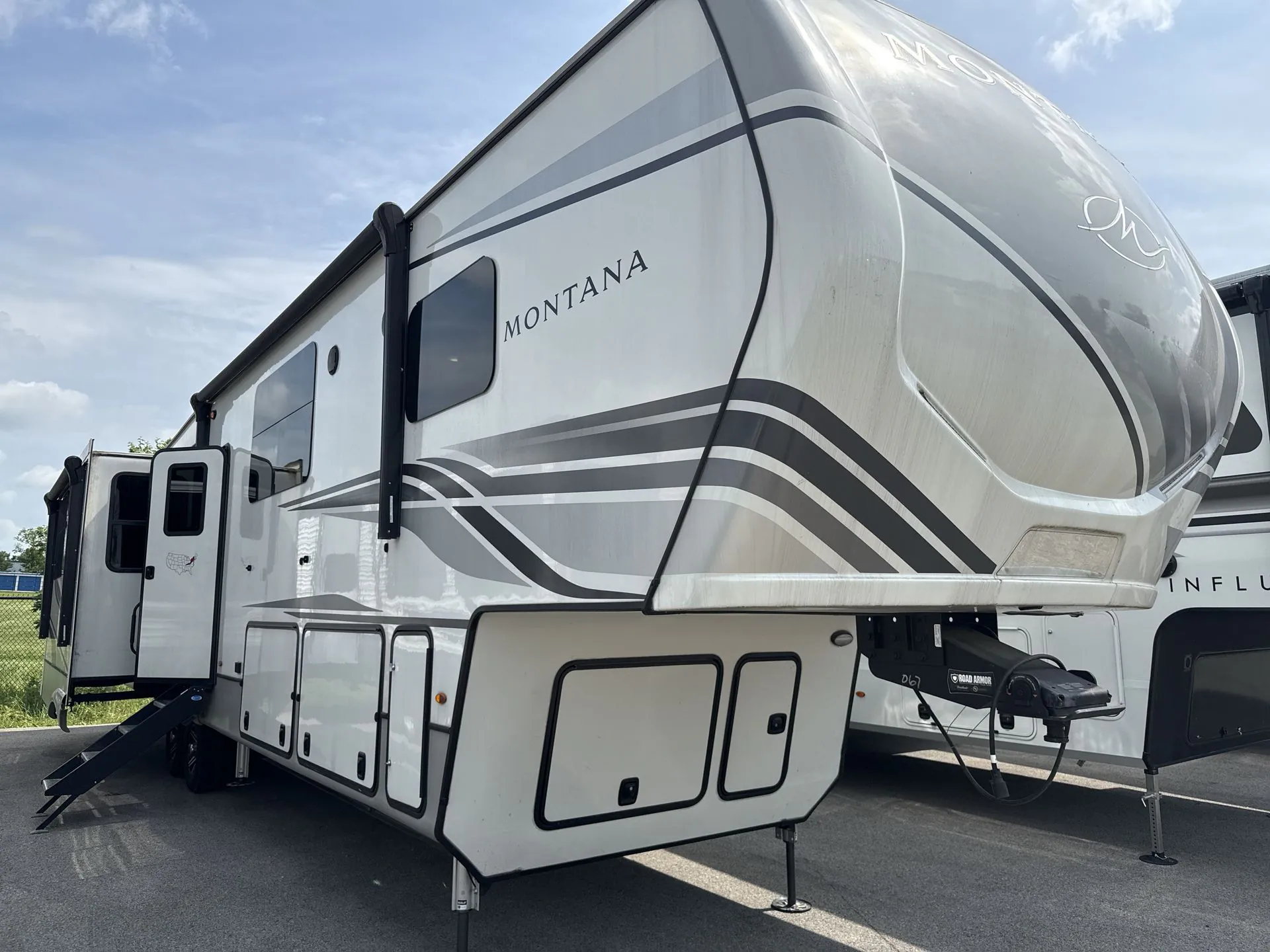 2023 Keystone Montana 3857BR - Photo 2