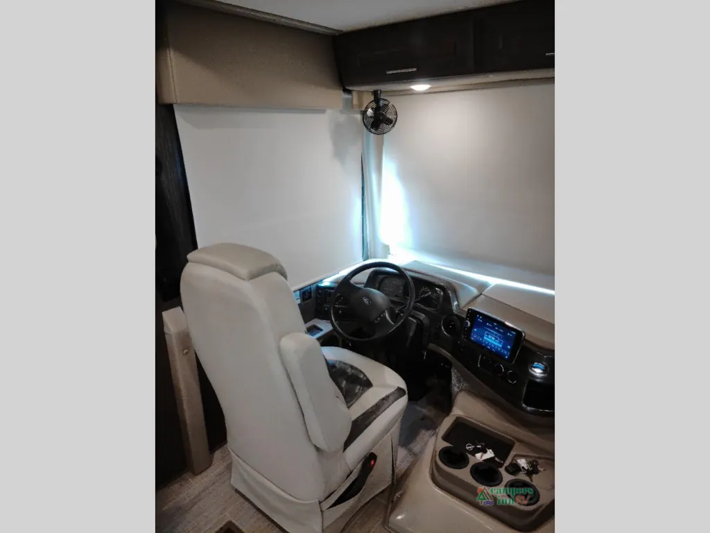 2021 Thor Motor Coach Challenger 35MQ, Photos photo 45