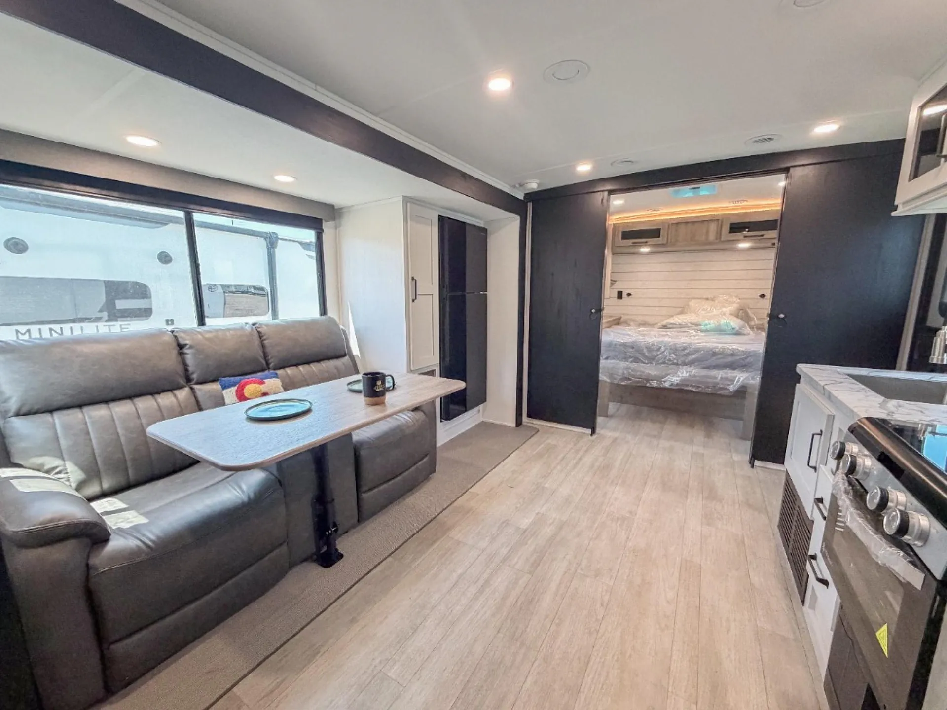 2027 Forest River Solaire 2420RBS — Photo 7