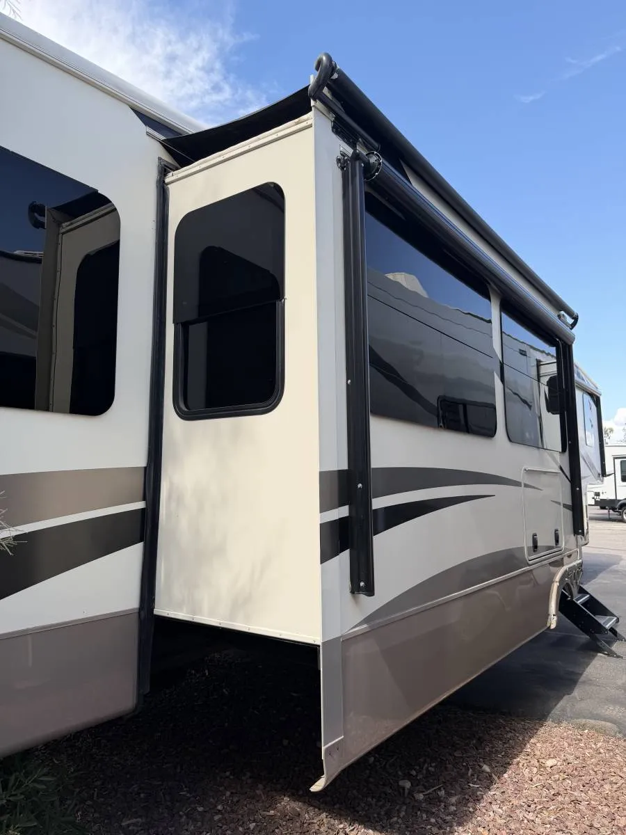 2019 Forest River Cedar Creek Champagne Edition 38EL, Photos photo 5