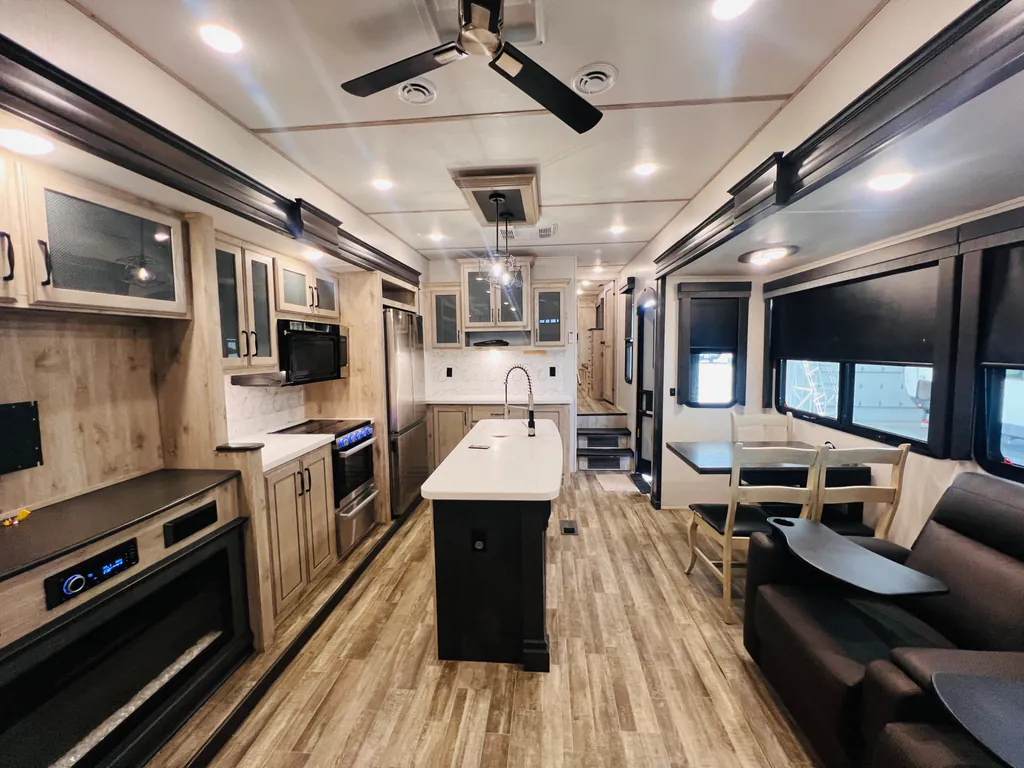 2023 Keystone Avalanche 390DS, Photos photo 29
